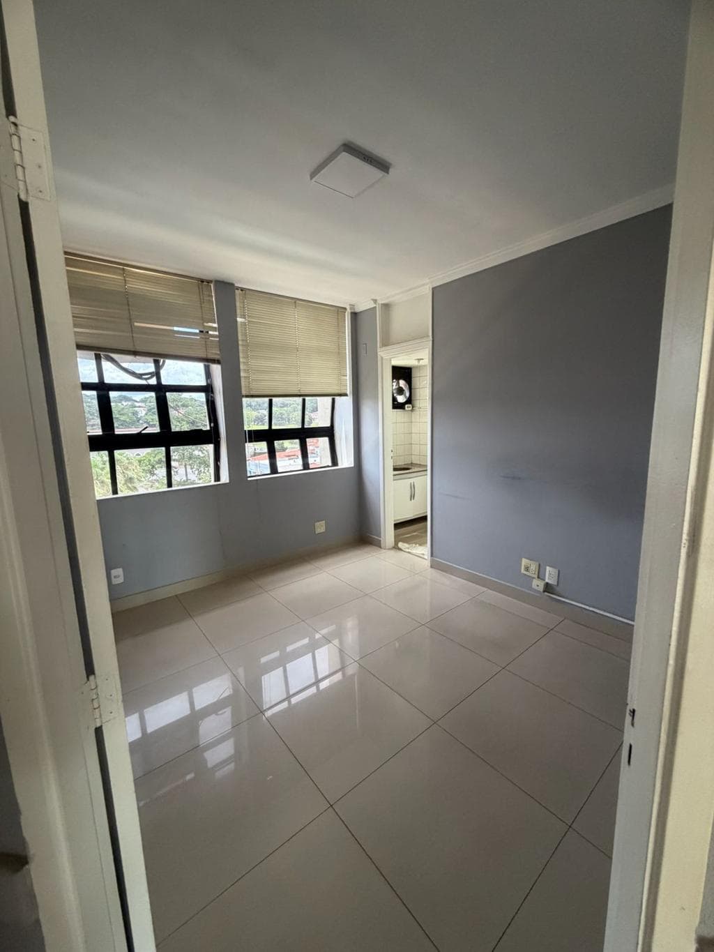 Sala para locação com 110 m², localizado no bairro Vila Itapura em Campinas/SP, Condomínio Edifício — foto 6