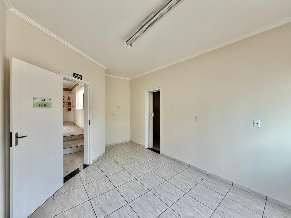 Sala para alugar em Valinhos, Vila Clayton, com 681 m² — foto 2
